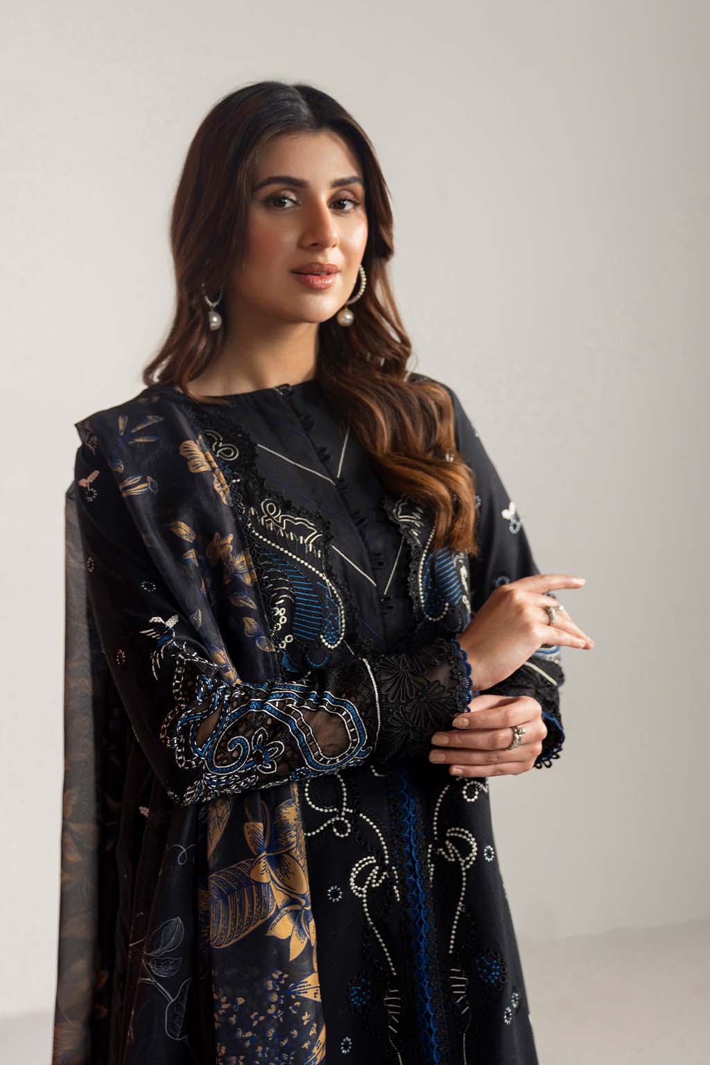 Unstitched Embroidered Winter 3Pc Suit